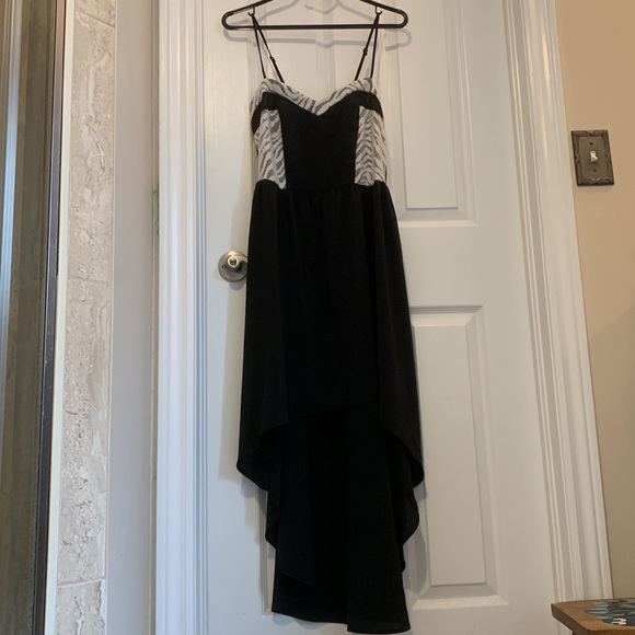 Black sweetheart high low dress with zebra like detailing - Picture 2 of 5